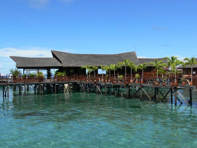 scuba diving at sipadan water village mabul borneo malaysia