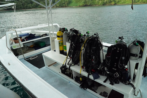 Ample space and storage on the skiffs is great for underwater photographers.