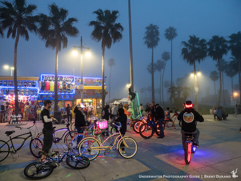 Meetup. Panasonic LUMIX GH5 with Leica DG 12-60mm f/2.8-4. ISO 3200, f/4, 1/40.