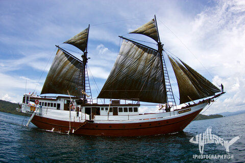 The SMY Ondina with her sails extended, ready to voyage through the sea of the Four King’s (AKA Raja Ampat).