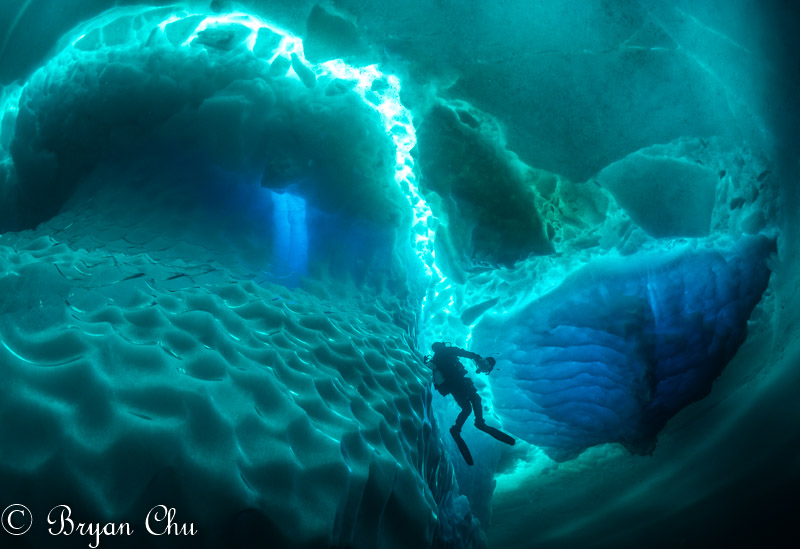 One of the professional photographers in the group. Olympus OM-D E-M1, Olympus 8mm F1.8 Fisheye, Nauticam housing. F/4.0, 1/60 s, ISO 200.