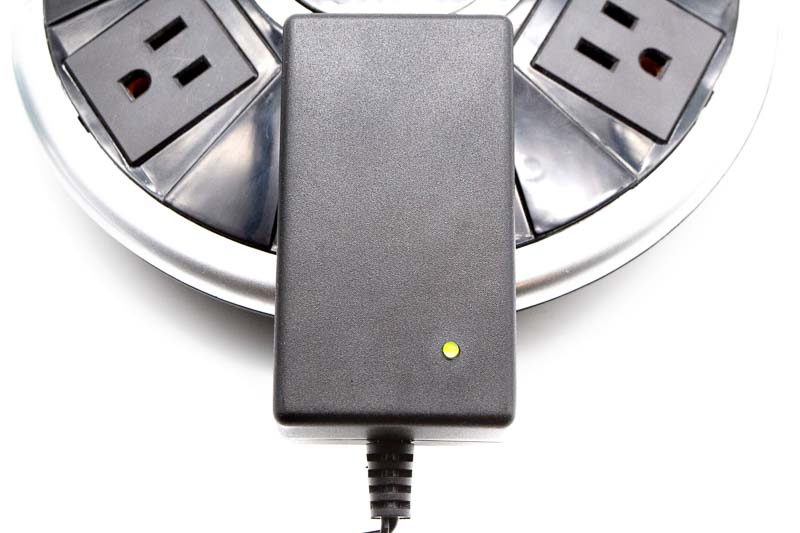 A green light on the wall adapter indicates the cord has power. A red light indicates it has power and is plugged into the Sola Light. A green light on the wall adapter indicates the cord has power. A red light indicates it has power and is plugged into the Sola Light.