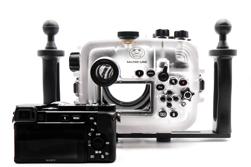 Labeled buttons allow for easy access to camera controls Labeled buttons allow for easy access to camera controls